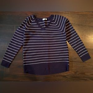 Gap sweater